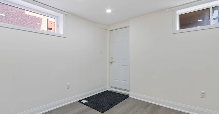 Lower-163 Rankin Crescent, Toronto, ON, M6P 4H9 - 3