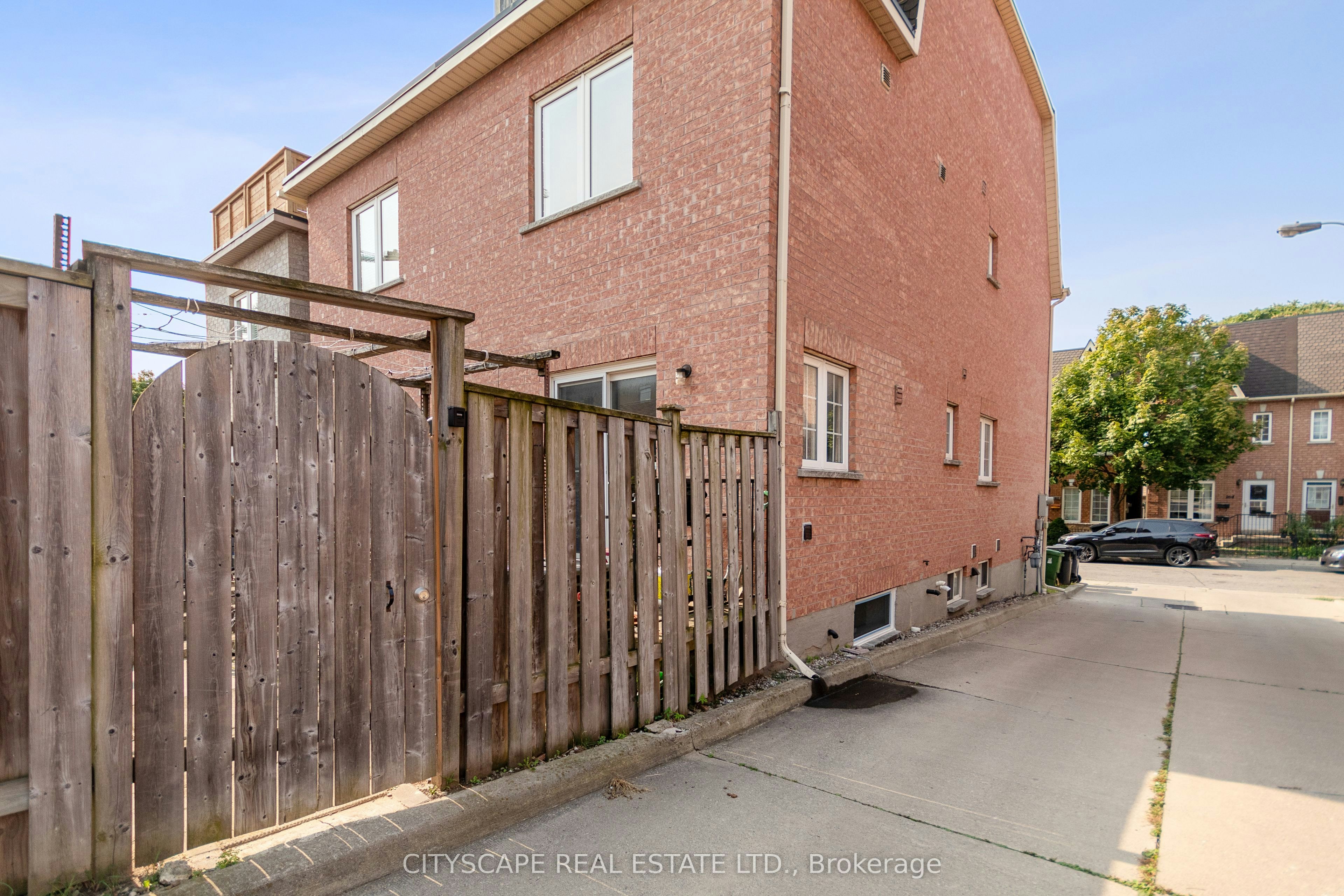 Lower-163 Rankin Crescent, Toronto, ON, M6P 4H9 - 17