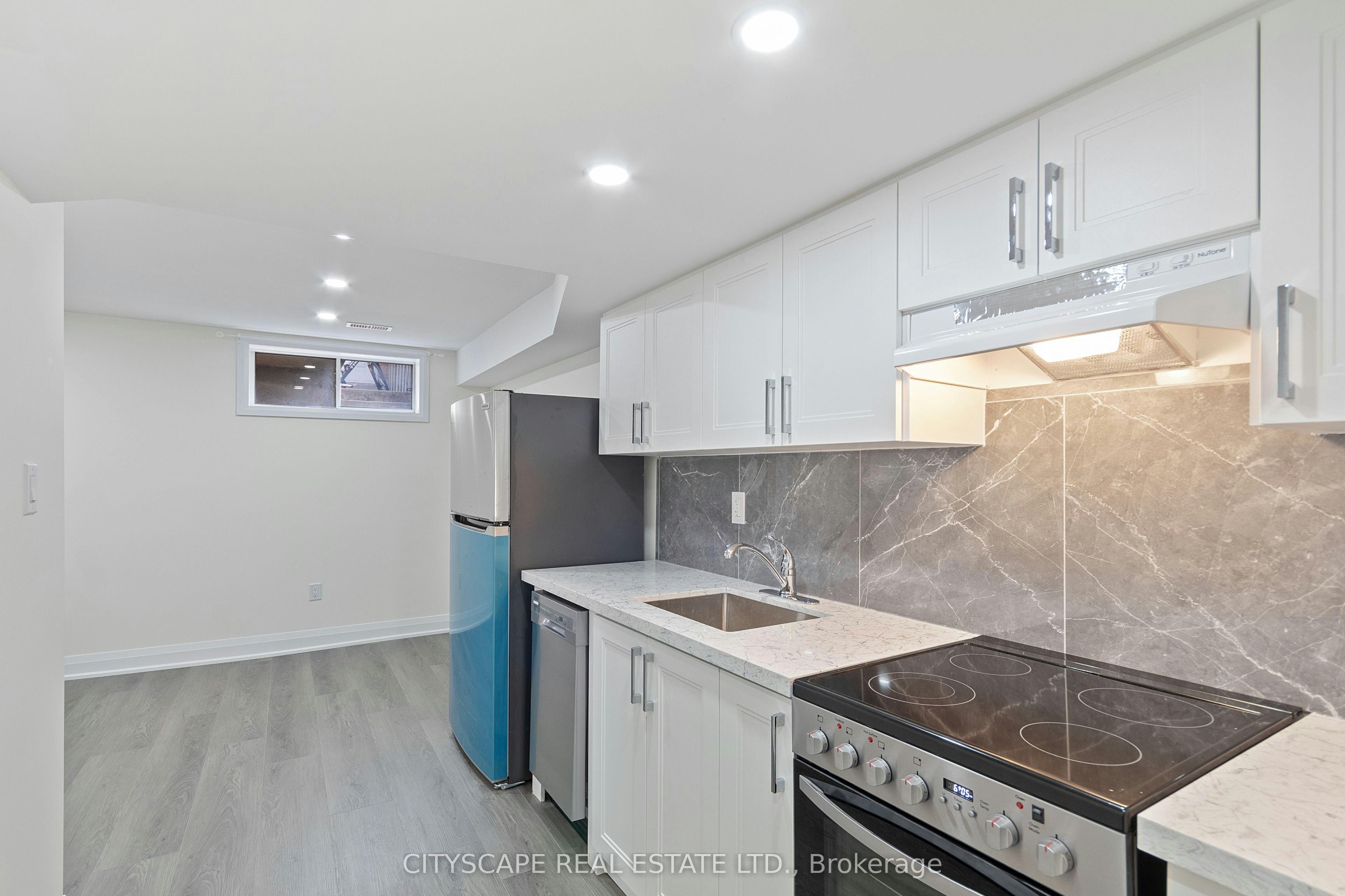 Lower-163 Rankin Crescent, Toronto, ON, M6P 4H9 - 5