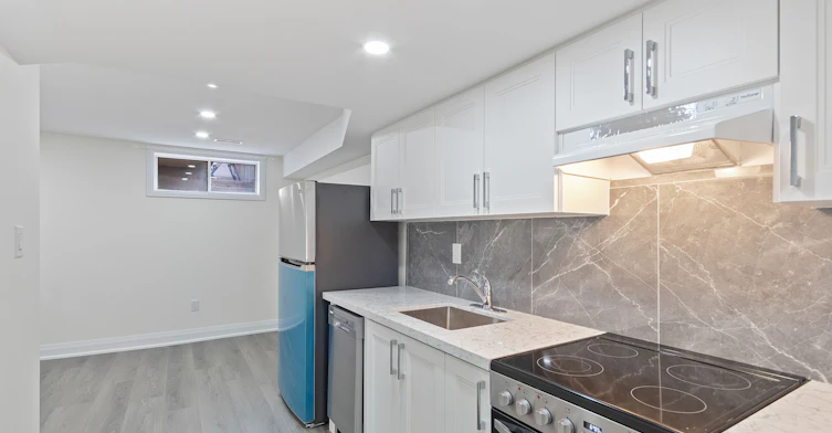 Lower-163 Rankin Crescent, Toronto, ON, M6P 4H9 - 5