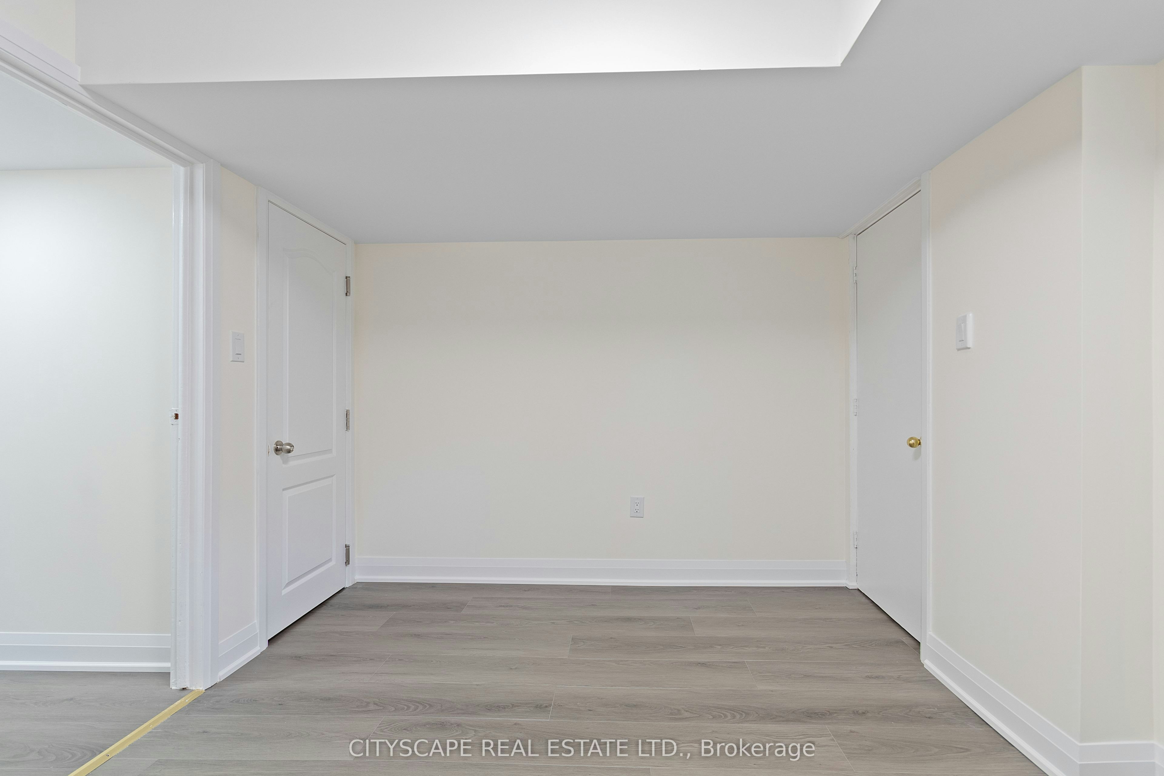 Lower-163 Rankin Crescent, Toronto, ON, M6P 4H9 - 11