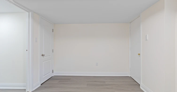 Lower-163 Rankin Crescent, Toronto, ON, M6P 4H9 - 11