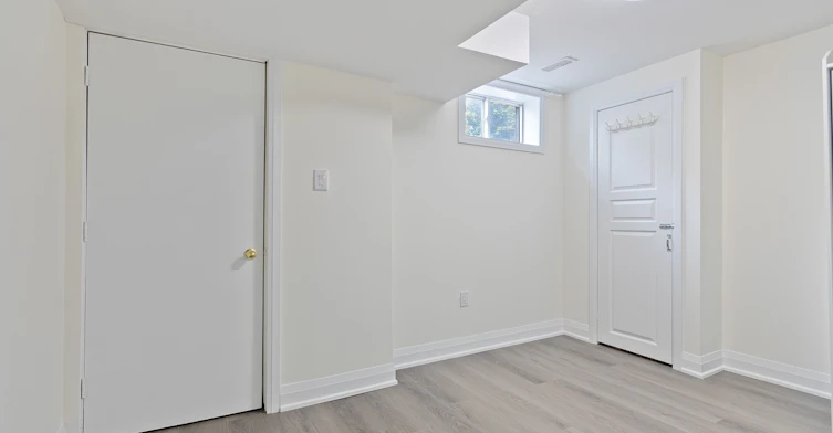 Lower-163 Rankin Crescent, Toronto, ON, M6P 4H9 - 10