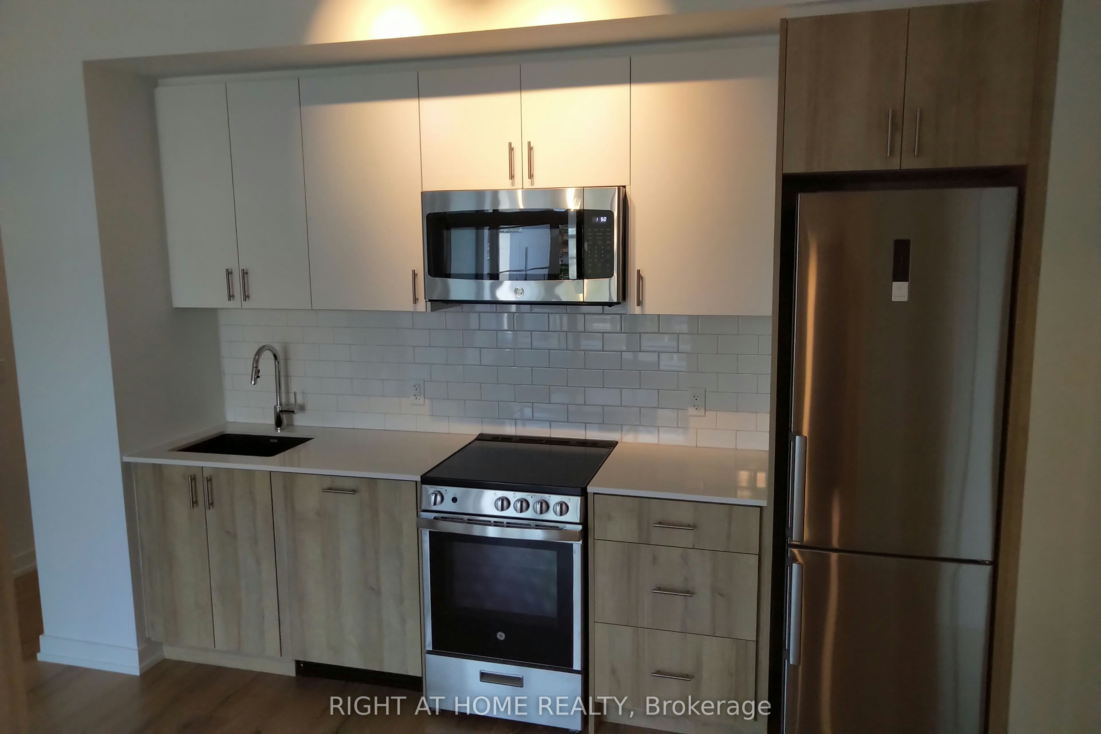 202-1195 The Queensway Avenue, Toronto, ON, M8Z 1R6 - 5