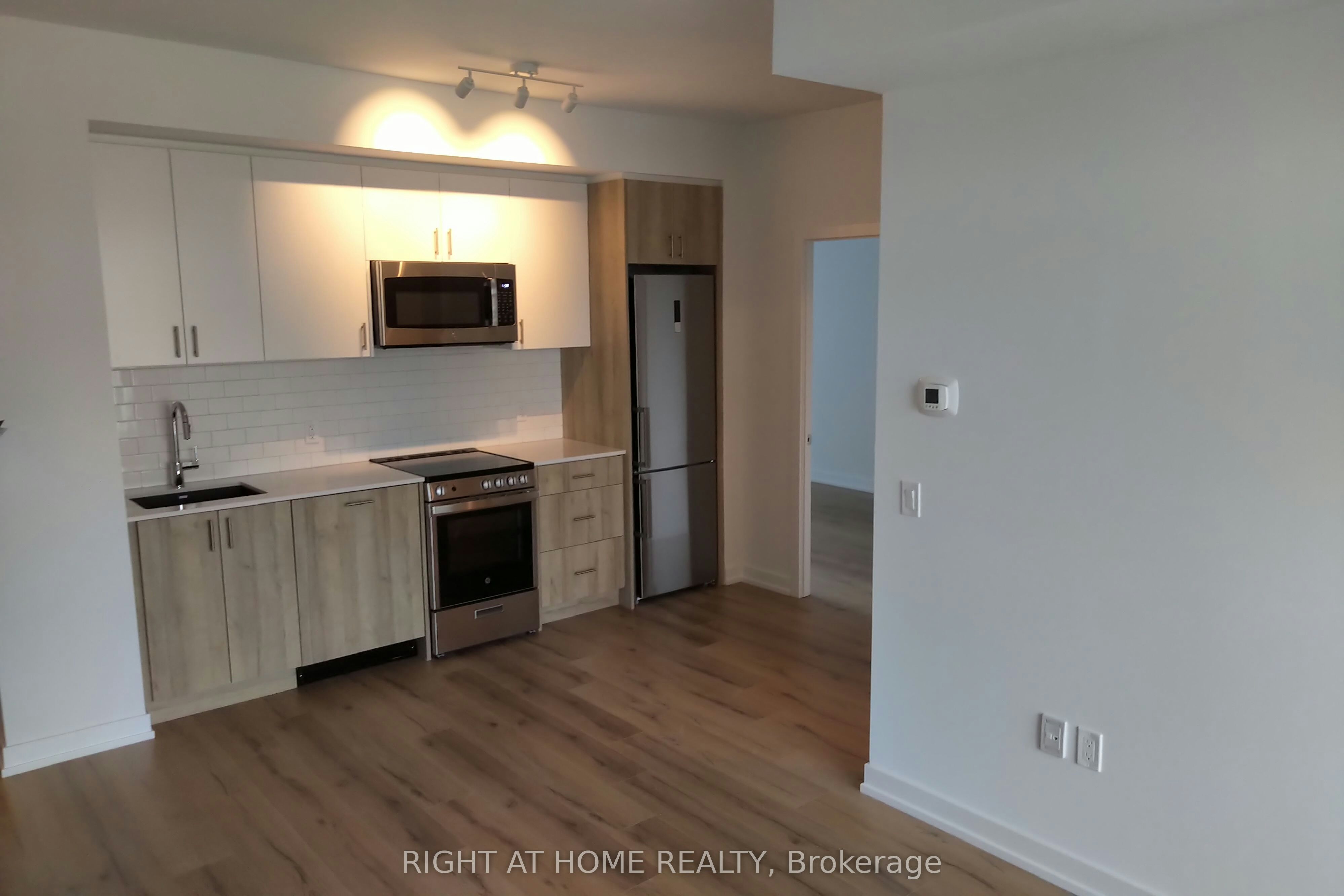 202-1195 The Queensway Avenue, Toronto, ON, M8Z 1R6 - 6