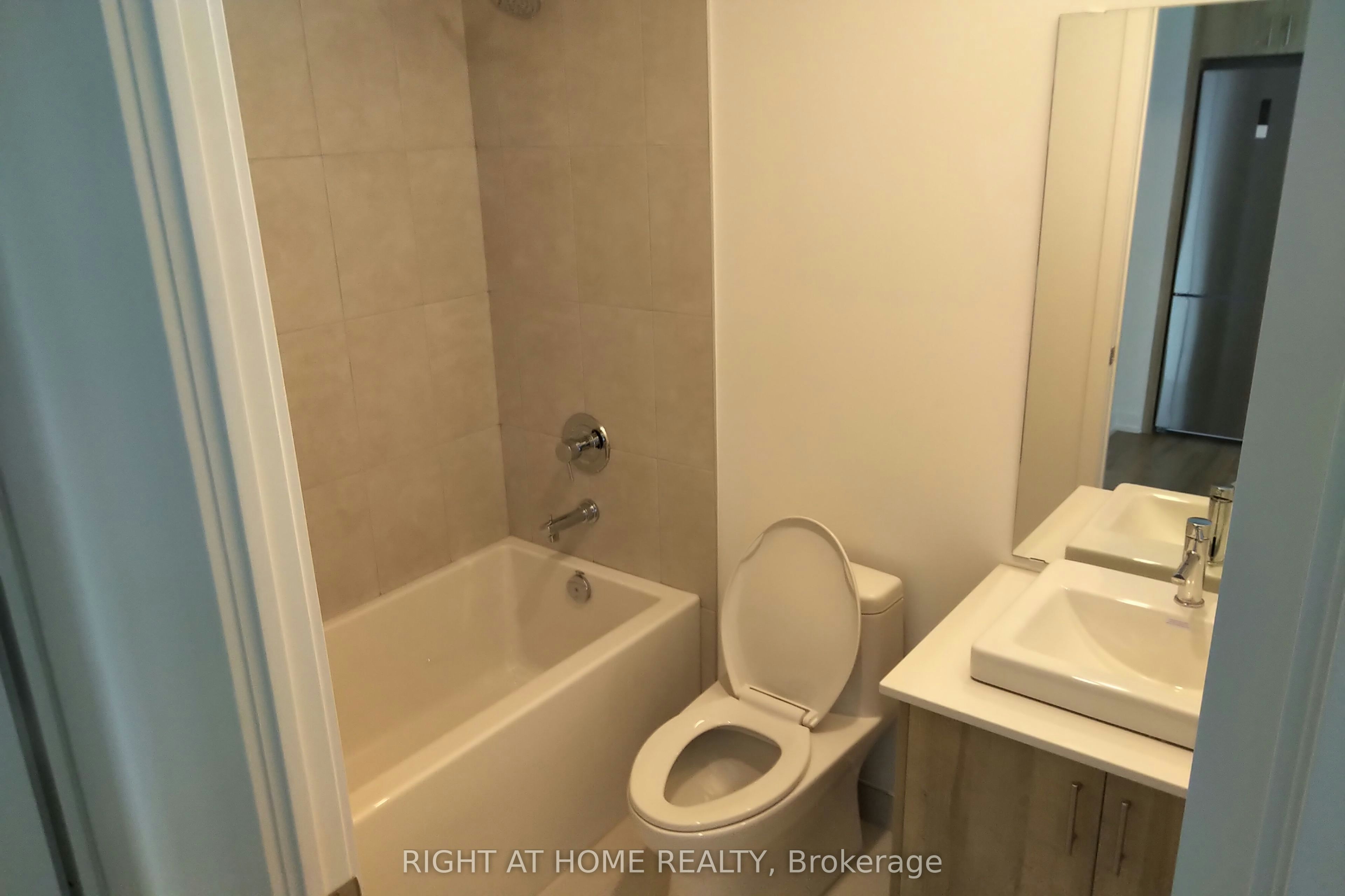 202-1195 The Queensway Avenue, Toronto, ON, M8Z 1R6 - 8