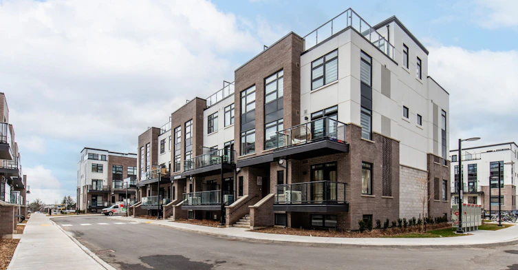 112-1597 Rose Way, Milton, ON, L9E 1N4 - 3