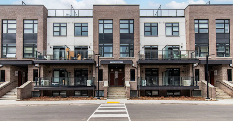 112-1597 Rose Way, Milton, ON, L9E 1N4