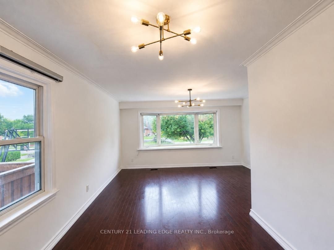 28 Eringate Drive, Toronto, ON, M9C 3Y7 - 3
