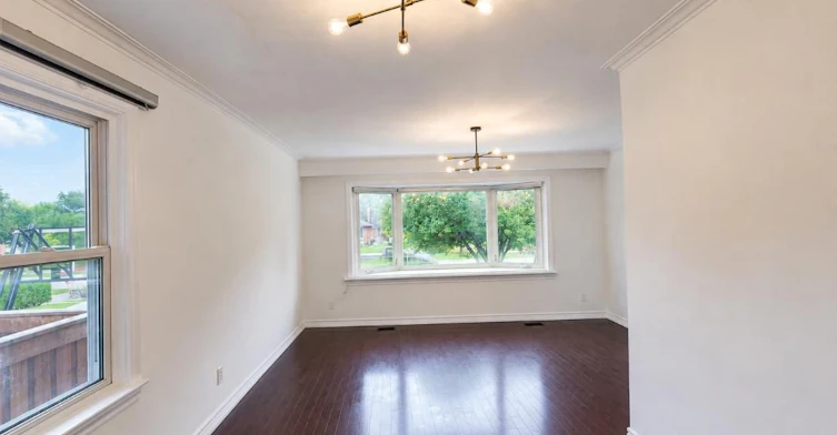 28 Eringate Drive, Toronto, ON, M9C 3Y7 - 3