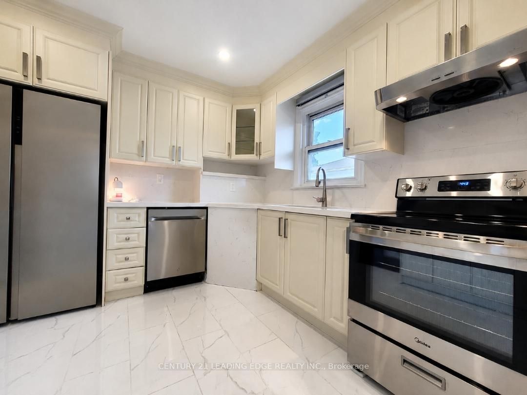 28 Eringate Drive, Toronto, ON, M9C 3Y7 - 8