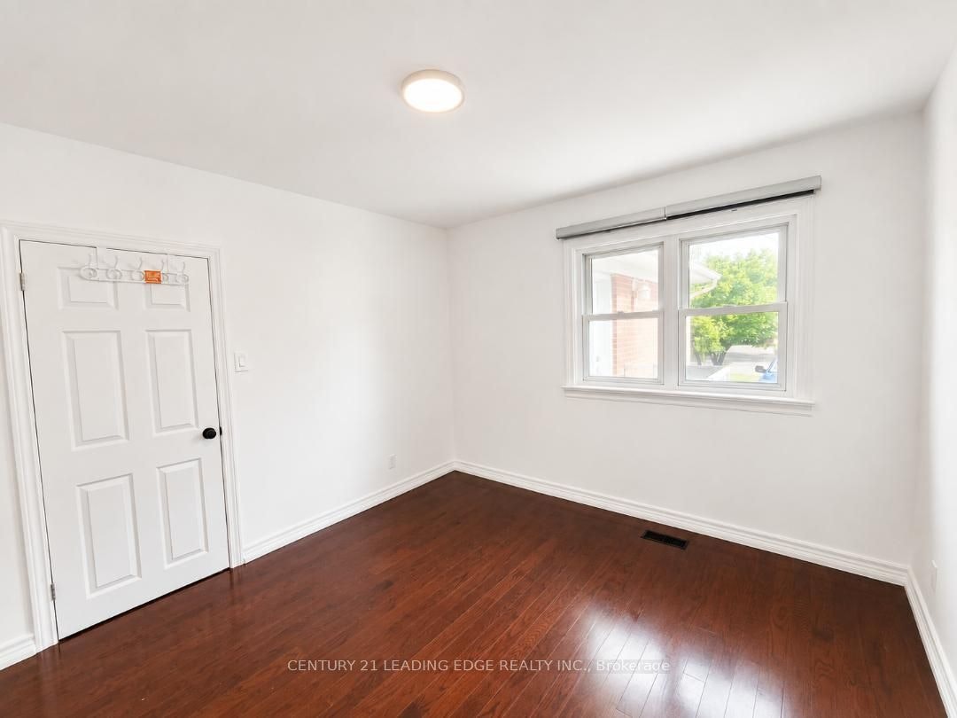 28 Eringate Drive, Toronto, ON, M9C 3Y7 - 10