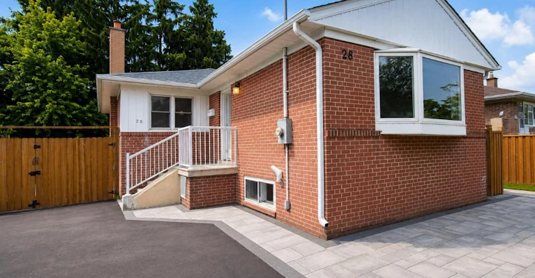 28 Eringate Drive, Toronto, ON, M9C 3Y7