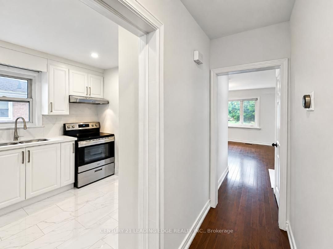 28 Eringate Drive, Toronto, ON, M9C 3Y7 - 6
