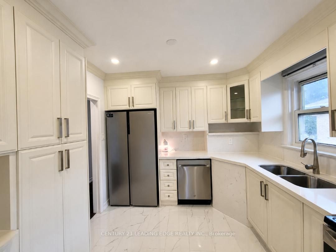 28 Eringate Drive, Toronto, ON, M9C 3Y7 - 7
