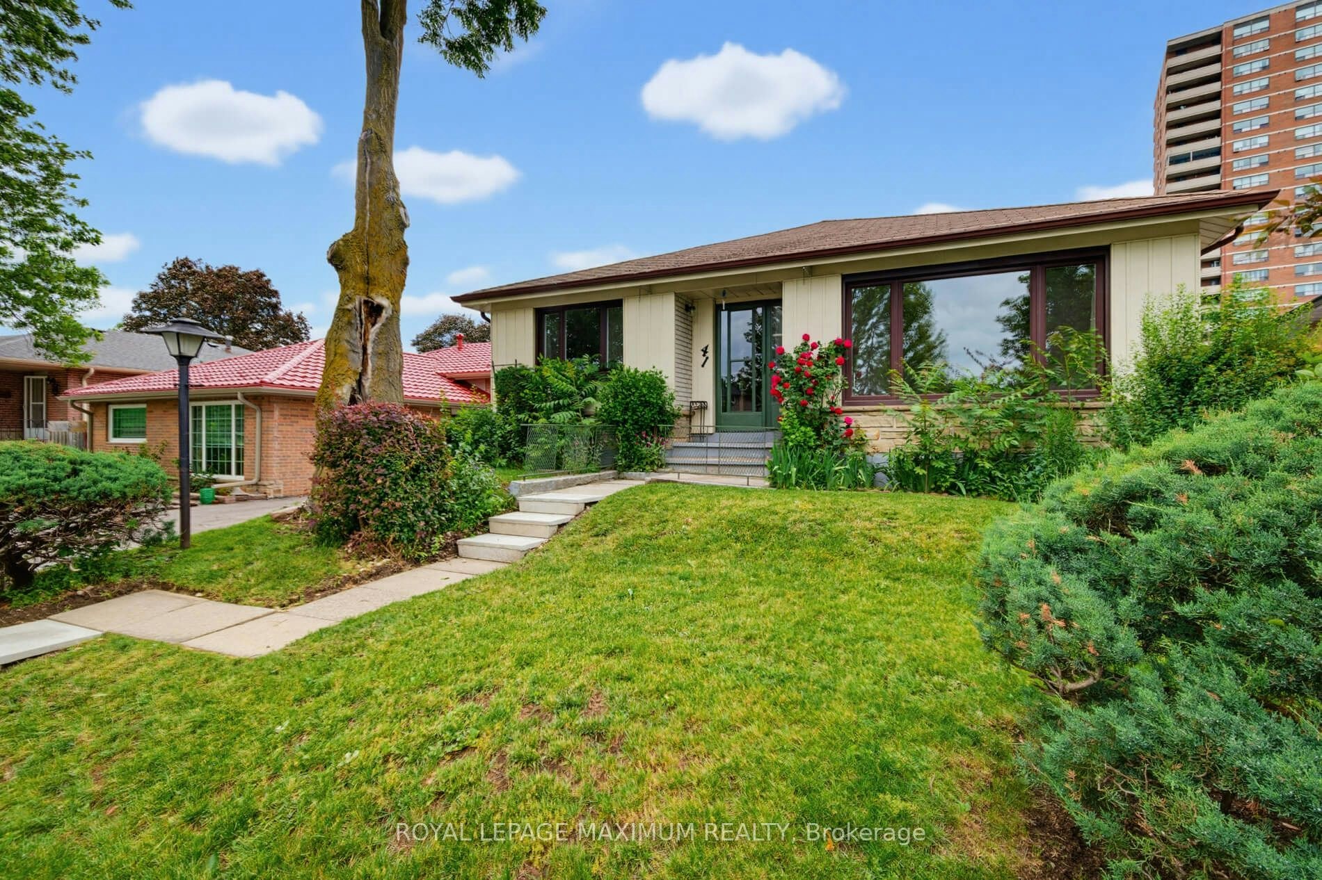 41 Strathavon Drive, Toronto, ON, M9V 2H4