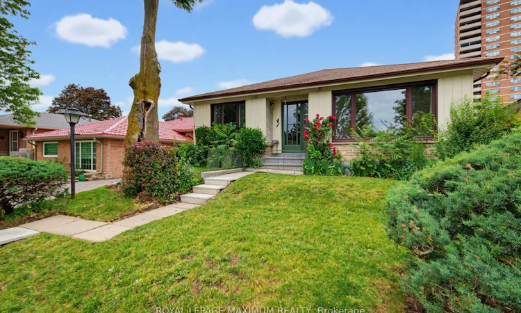 41 Strathavon Drive