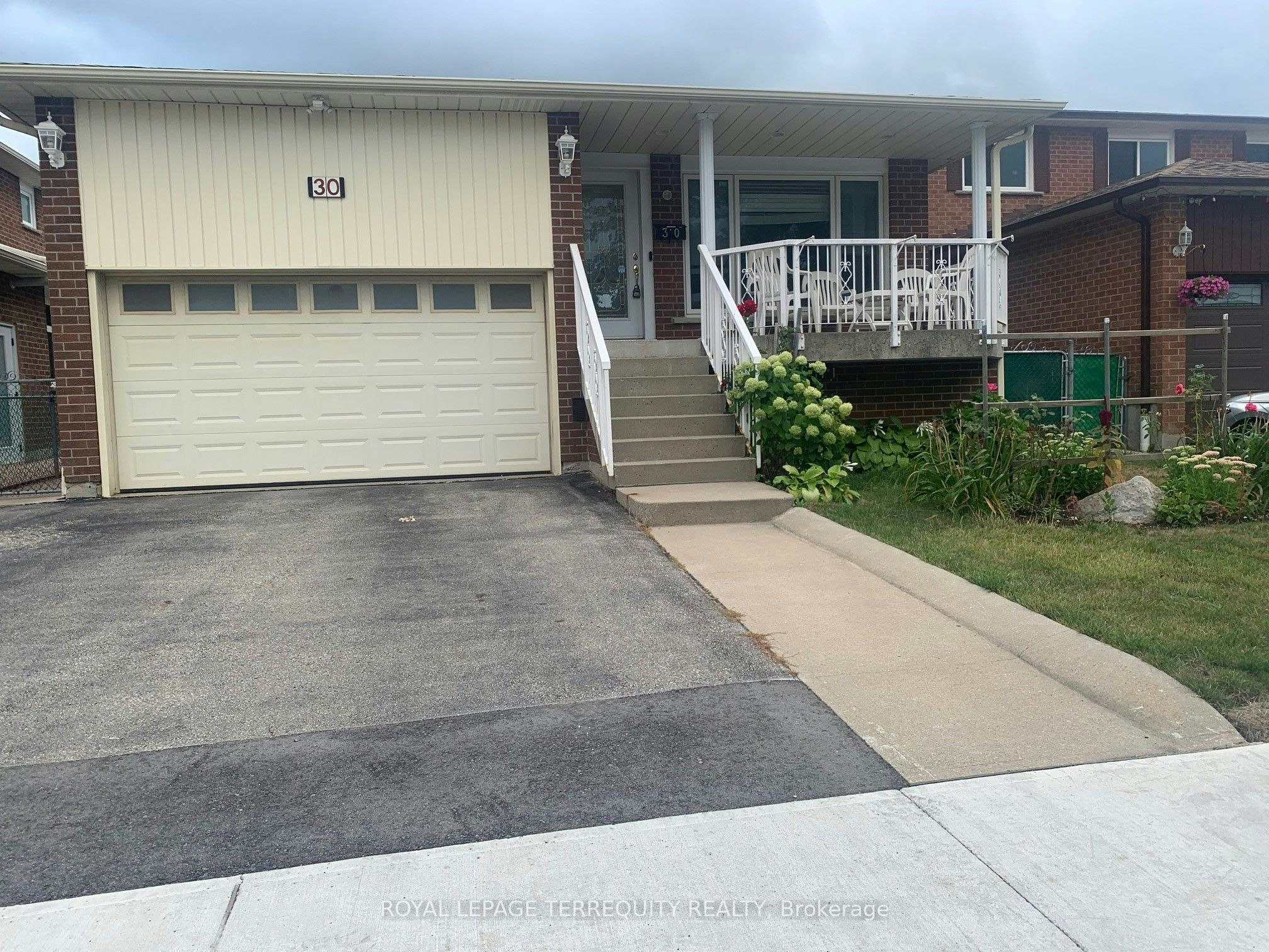 30 Gihon Spring Drive, Toronto, ON, M9V 4X9
