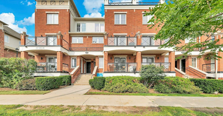 6-2557 Sixth Line, Oakville, ON, L6H 0H7