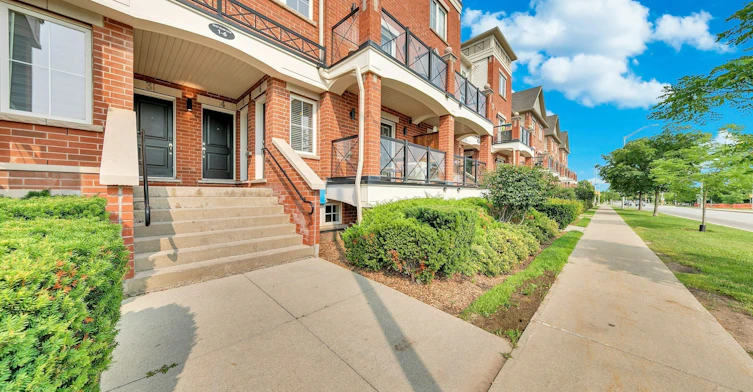 6-2557 Sixth Line, Oakville, ON, L6H 0H7 - 2