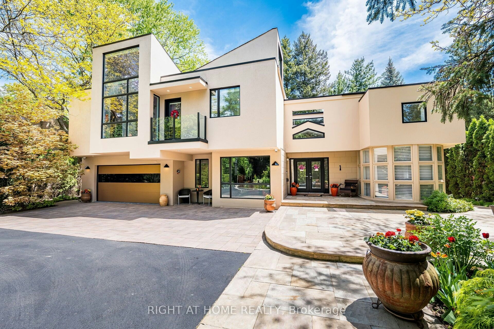 1 Friars Lane, Toronto, ON, M9A 1T6