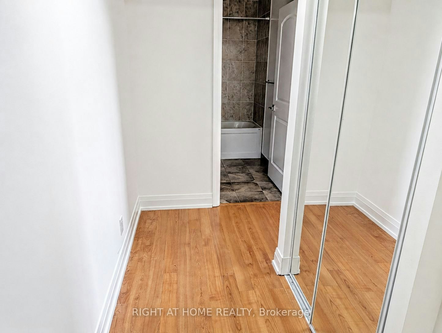305-1060 Sheppard Avenue W, Toronto, ON, M3J 0G7 - 8