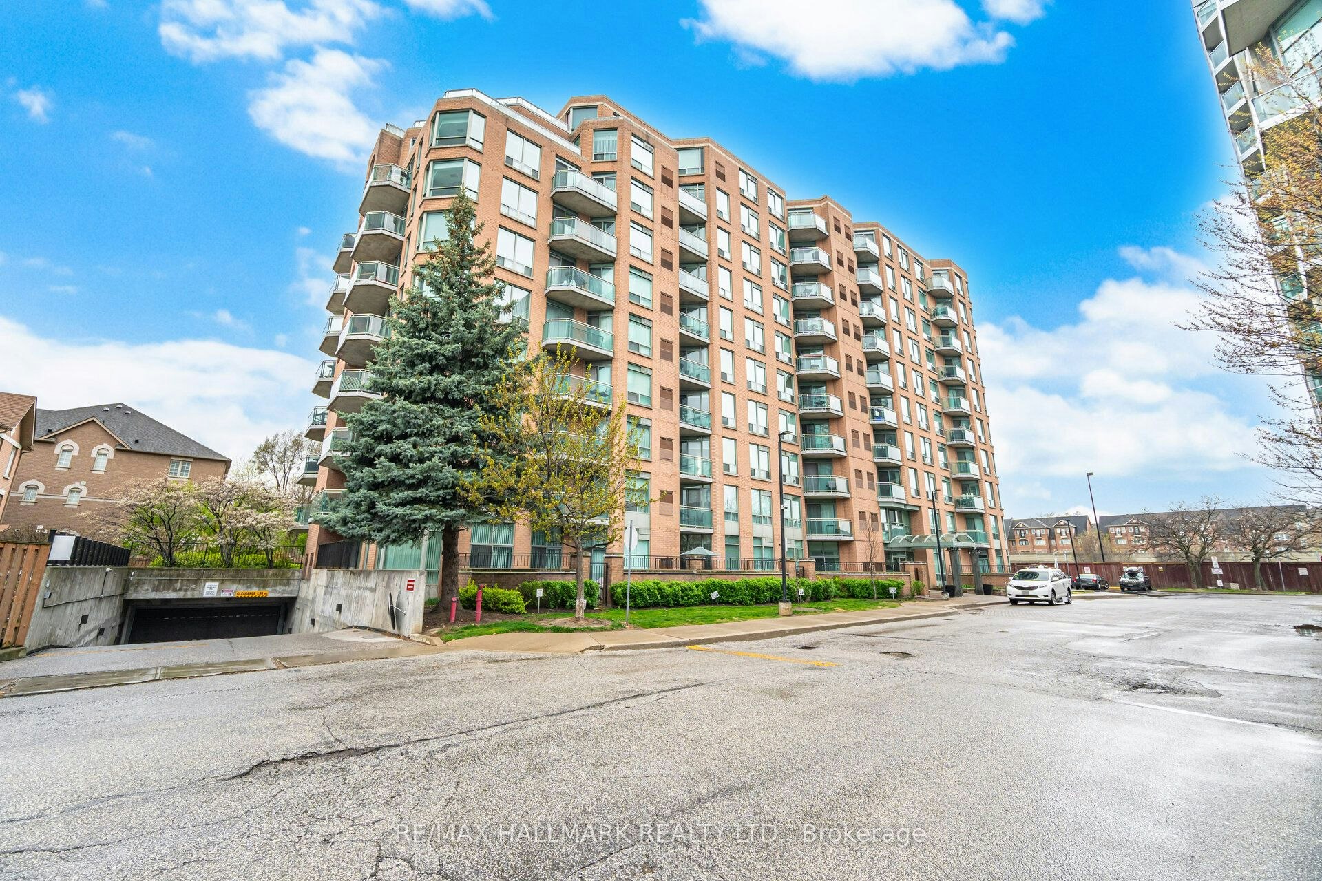 209-190 Manitoba Street, Toronto, ON, M8Y 3Y8
