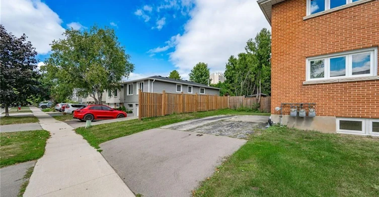 B-1385 Olga Drive, Burlington, ON, L7S 1L1 - 2