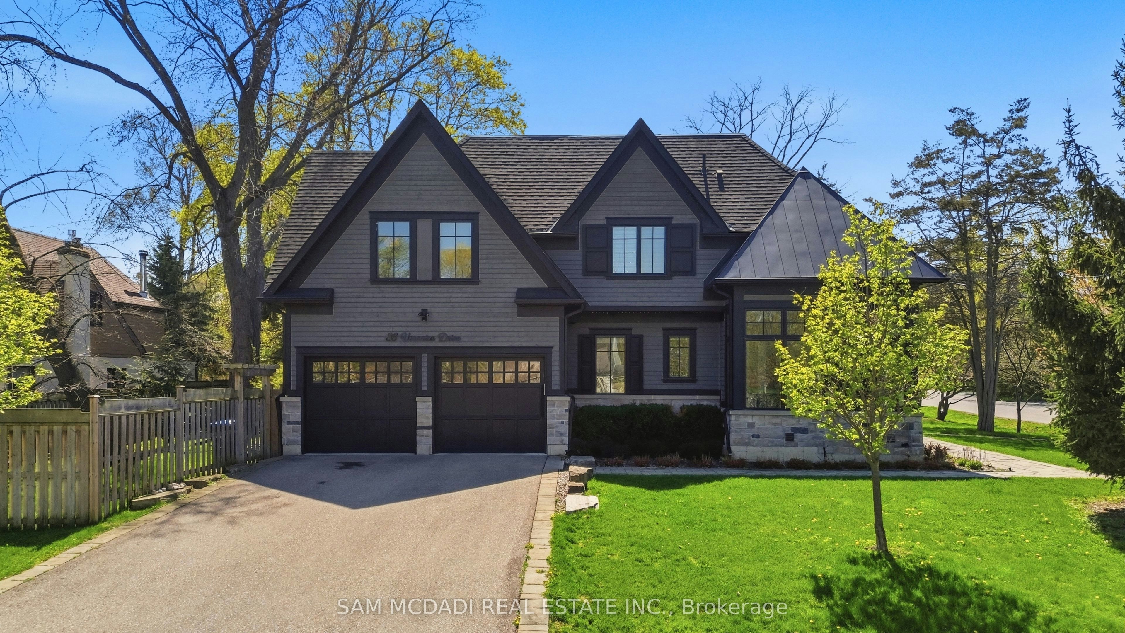 36 Veronica Drive, Mississauga, ON, L5G 2B2