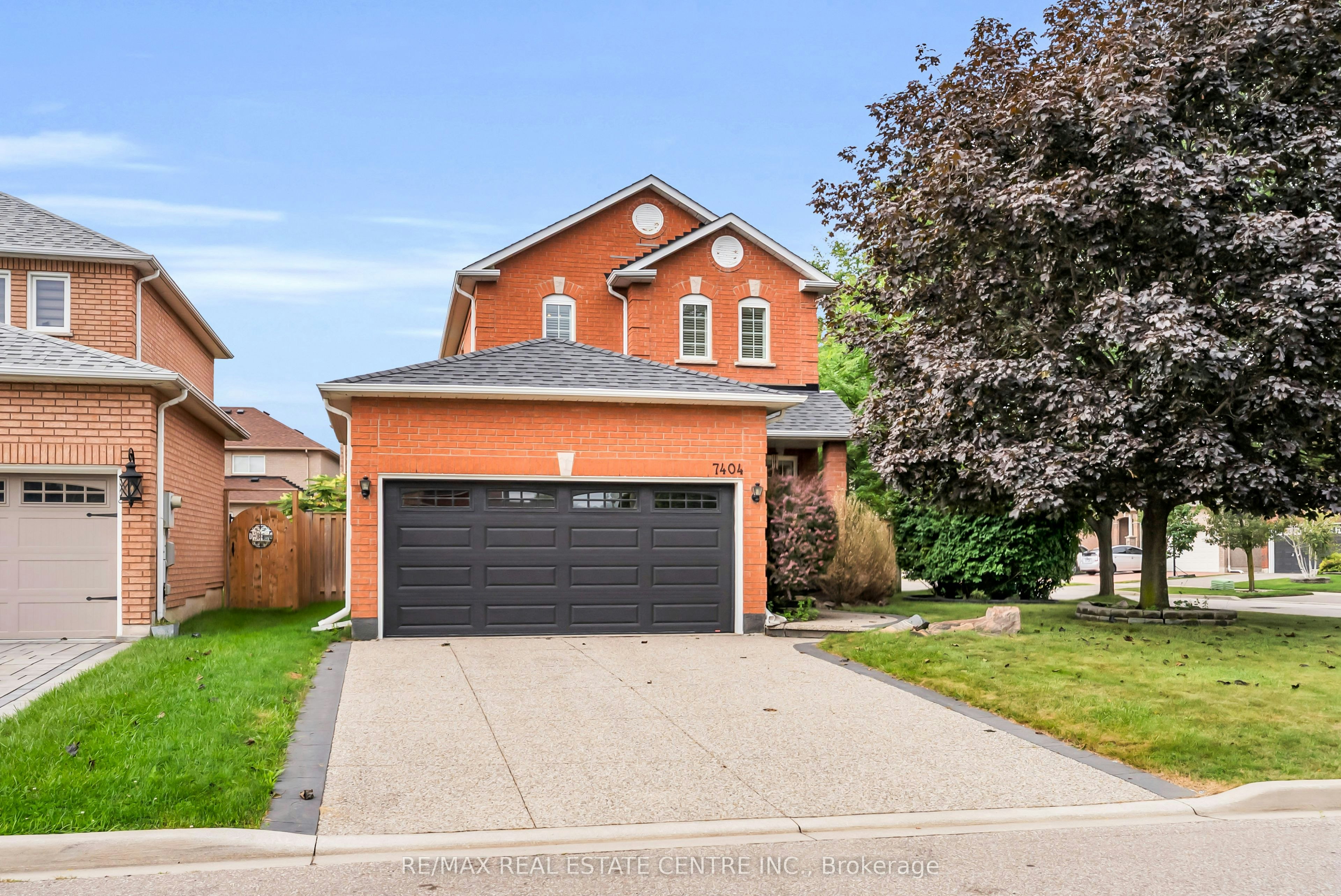 7404 Davemark Court, Mississauga, ON, L5N 7P3