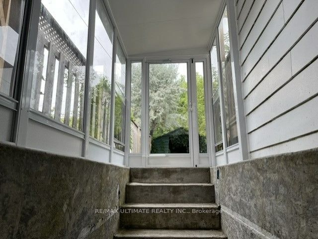 Lower-10 Hibernia Avenue, Toronto, ON, M6N 1E5 - 20