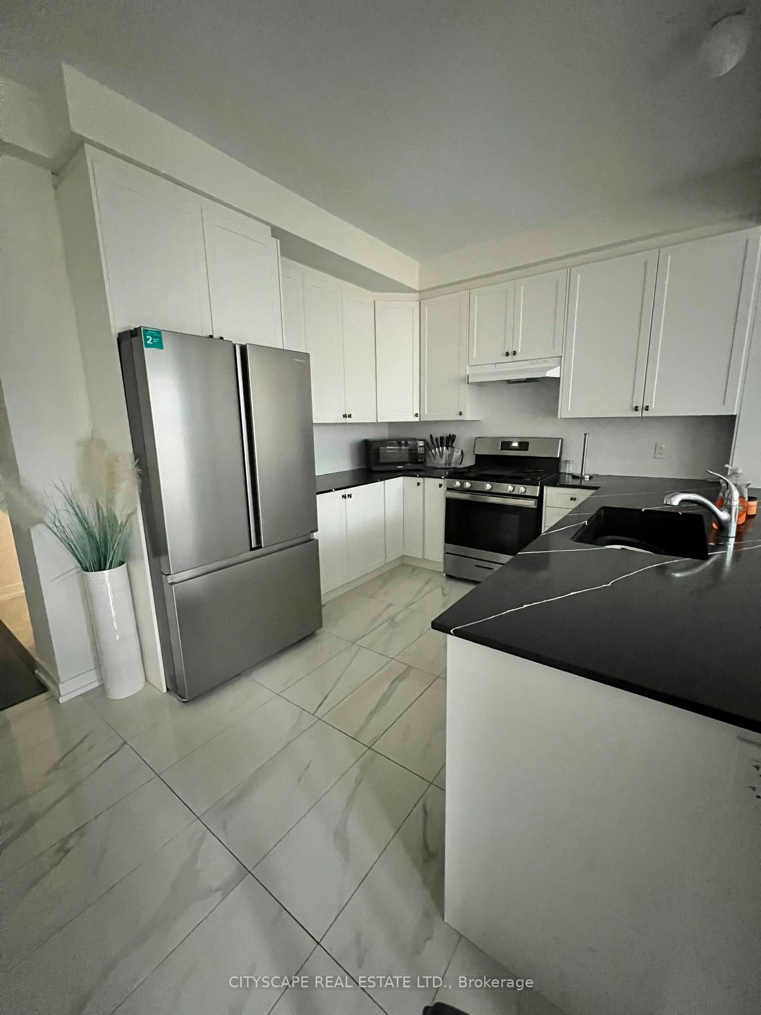 1470 Rose Way, Milton, ON, L9E 1V7 - 4