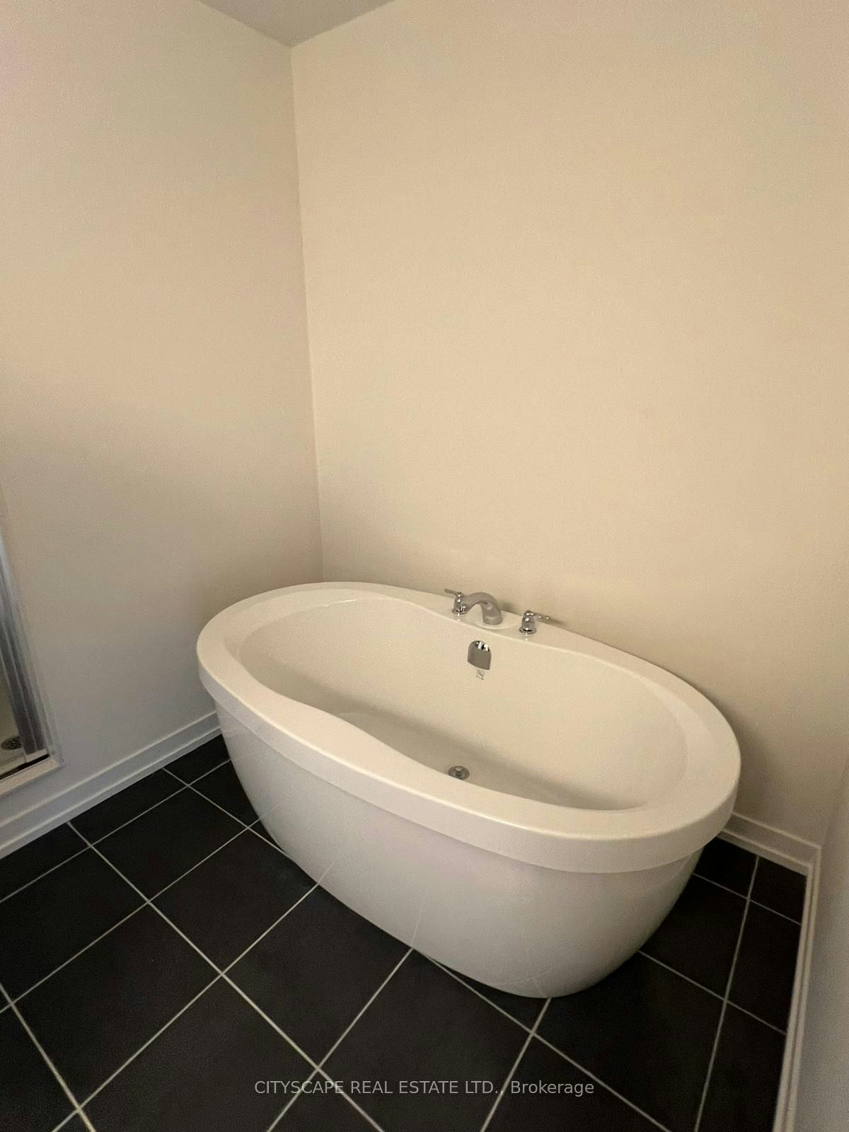 1470 Rose Way, Milton, ON, L9E 1V7 - 19