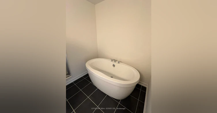 1470 Rose Way, Milton, ON, L9E 1V7 - 19