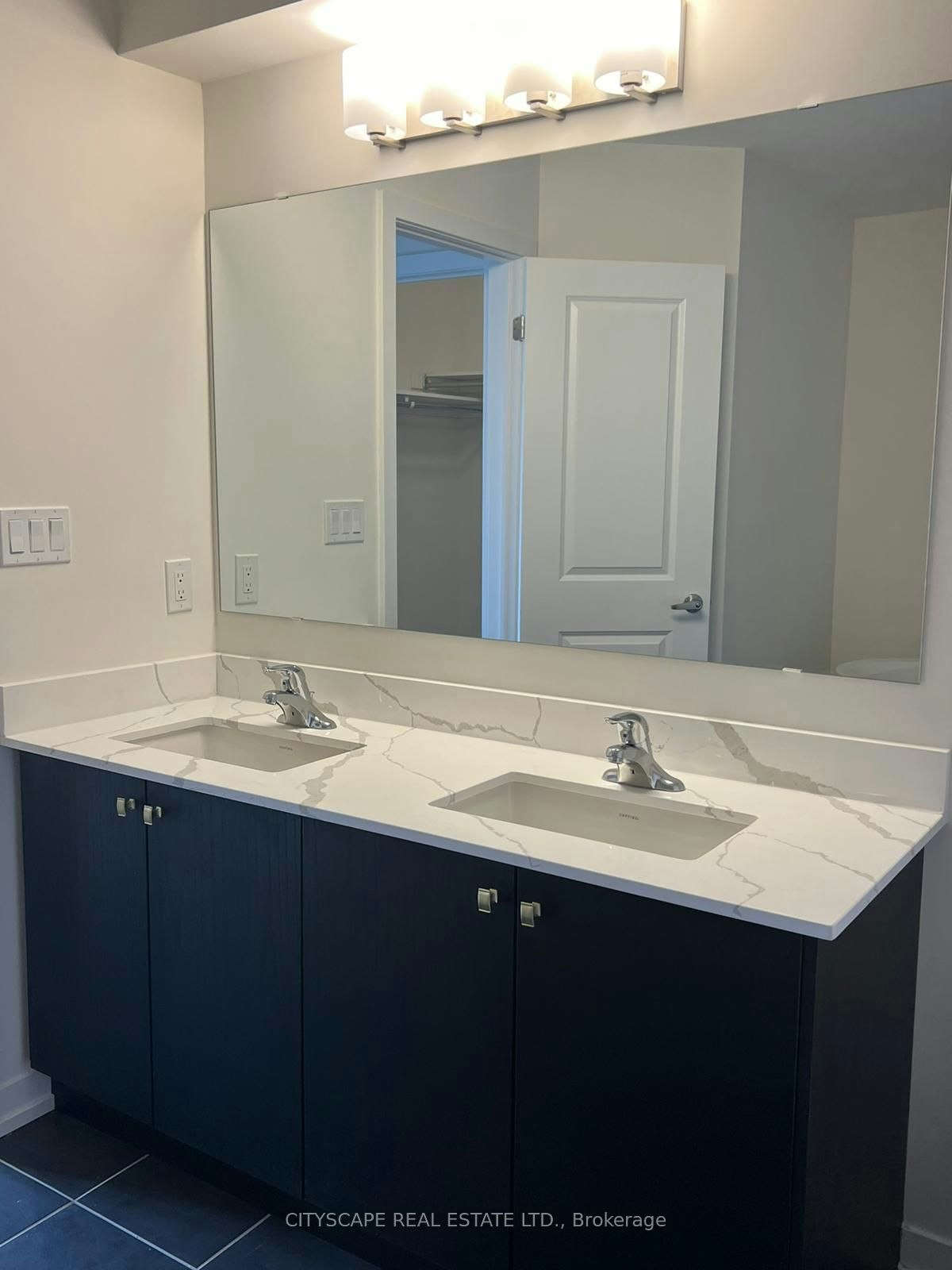 1470 Rose Way, Milton, ON, L9E 1V7 - 25