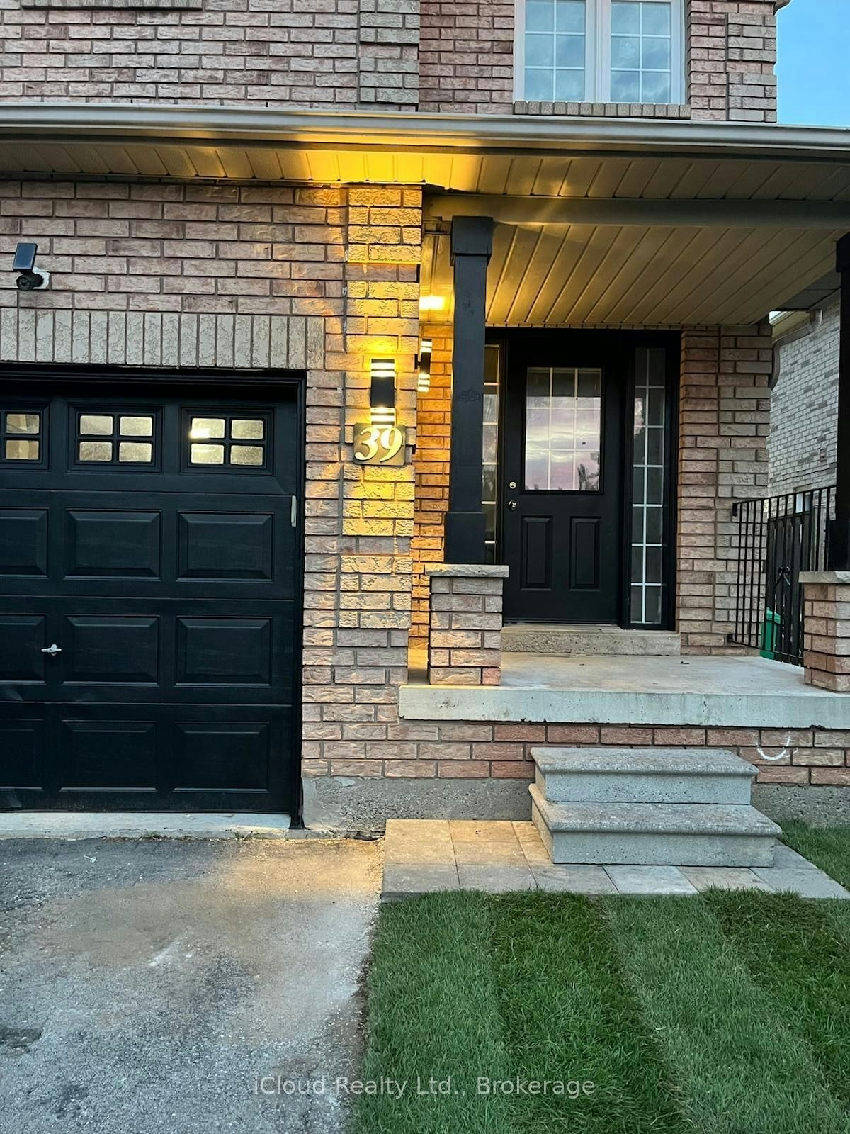 39 Manett Crescent, Brampton, ON, L6X 4X4