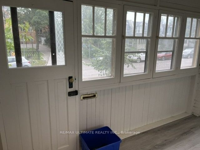Upper-10 Hibernia Avenue, Toronto, ON, M6N 1E5 - 7