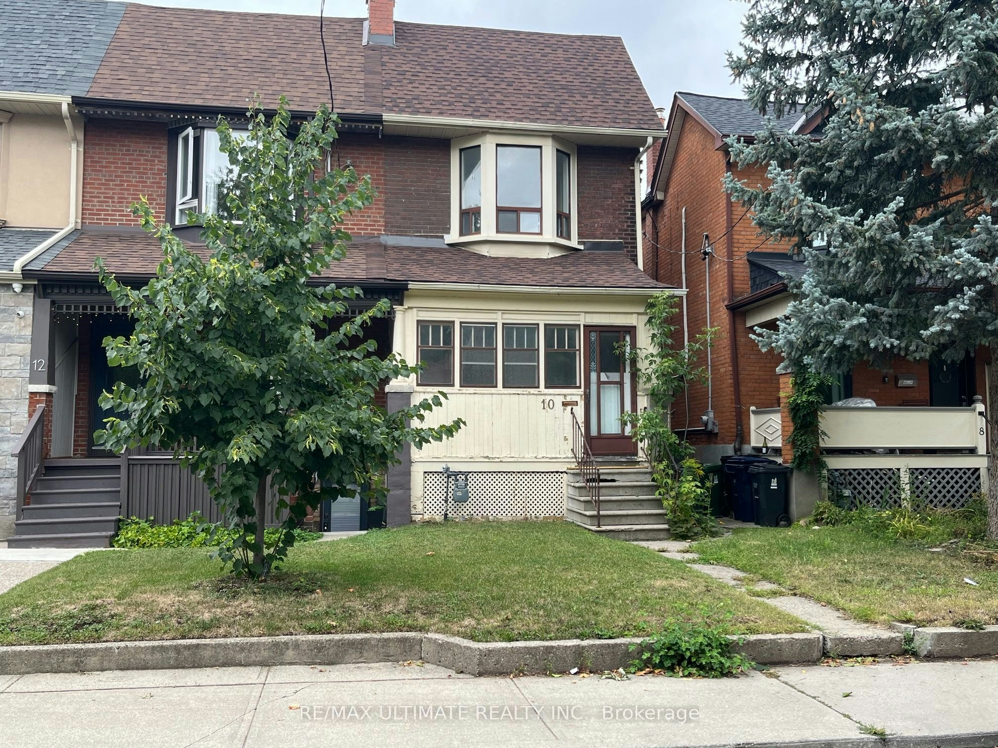 Upper-10 Hibernia Avenue, Toronto, ON, M6N 1E5