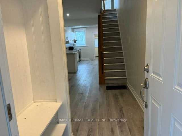 Upper-10 Hibernia Avenue, Toronto, ON, M6N 1E5 - 11