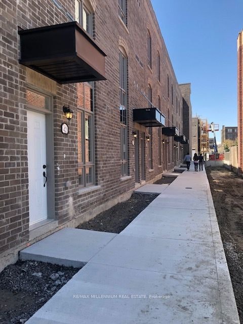 43-3 Elsie Lane, Toronto, ON, M6P 0B8 - 18
