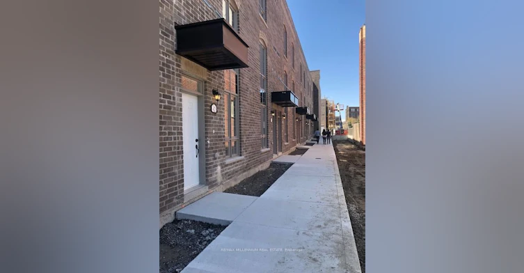 43-3 Elsie Lane, Toronto, ON, M6P 0B8 - 18