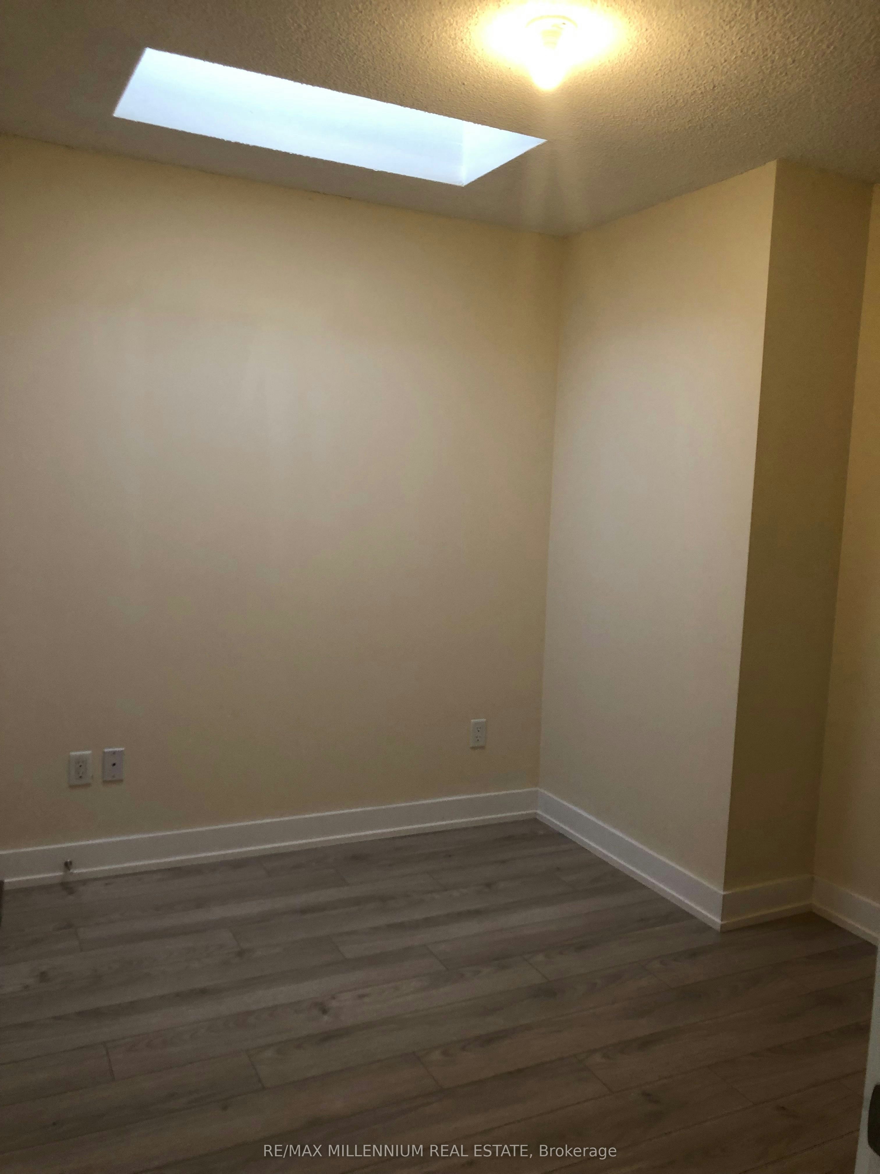 43-3 Elsie Lane, Toronto, ON, M6P 0B8 - 5