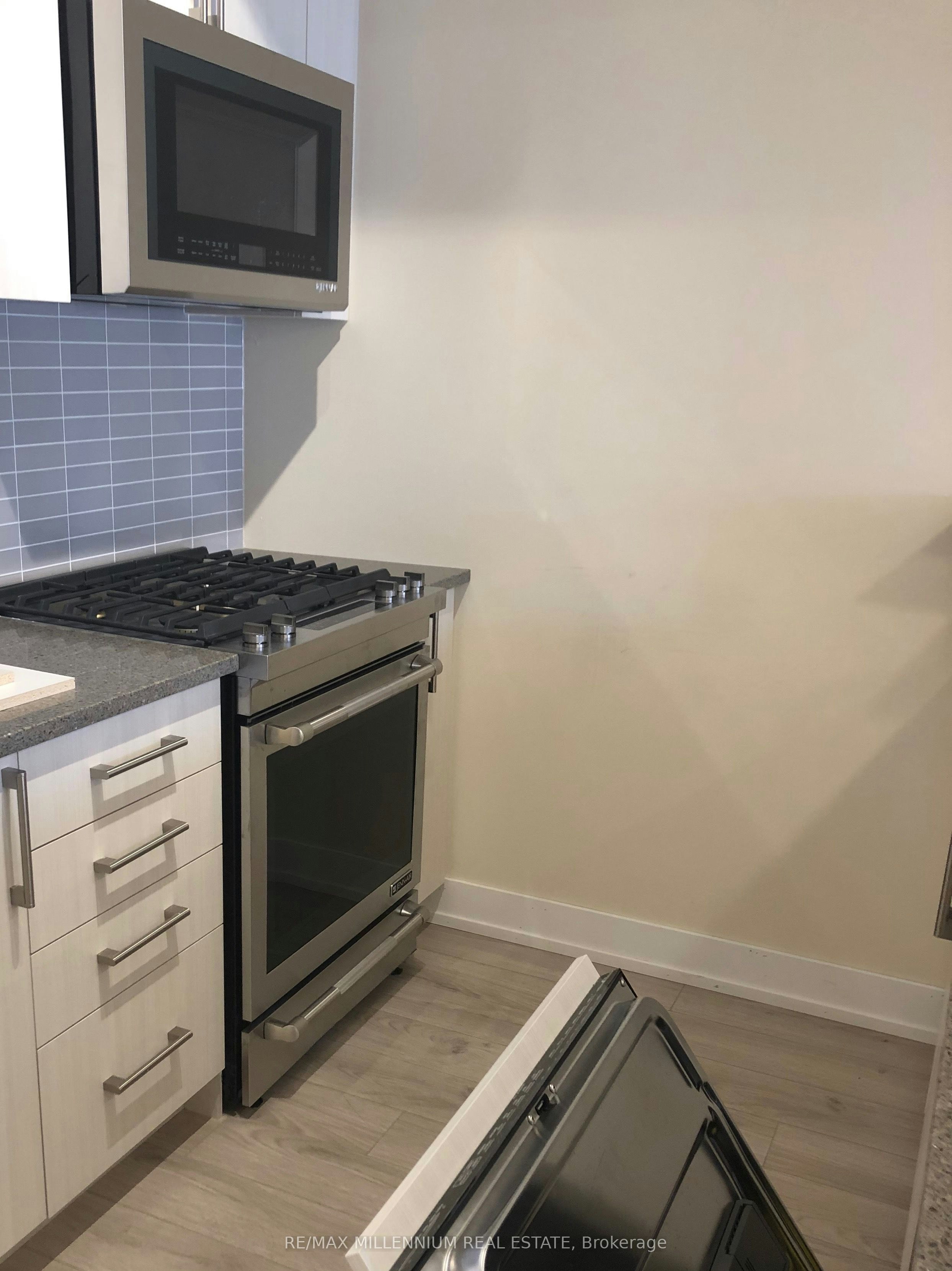 43-3 Elsie Lane, Toronto, ON, M6P 0B8 - 16