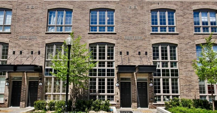 43-3 Elsie Lane, Toronto, ON, M6P 0B8 - 2