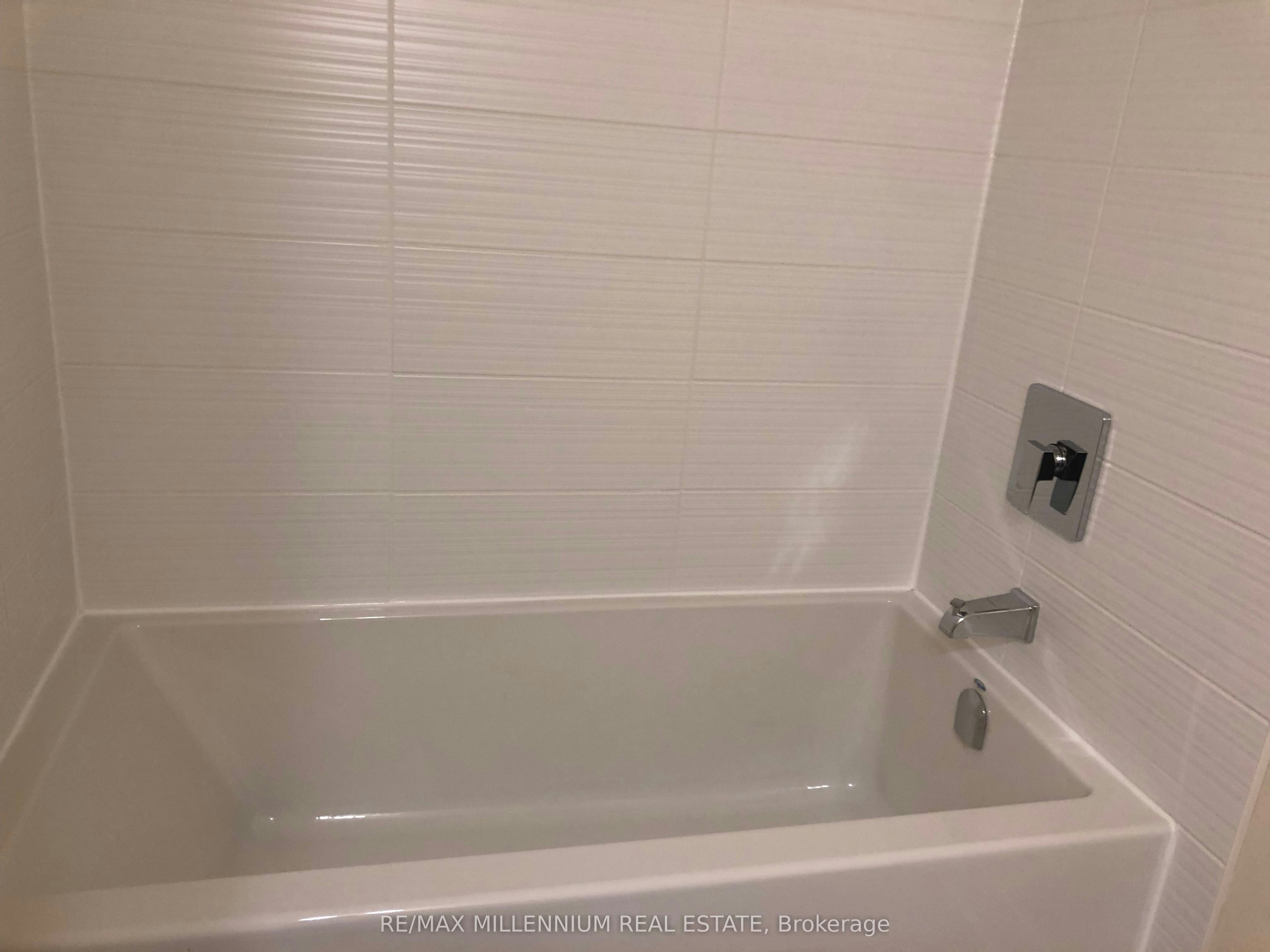 43-3 Elsie Lane, Toronto, ON, M6P 0B8 - 8