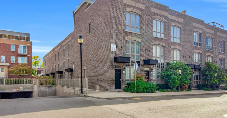 43-3 Elsie Lane, Toronto, ON, M6P 0B8