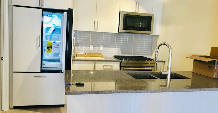 43-3 Elsie Lane, Toronto, ON, M6P 0B8 - 13