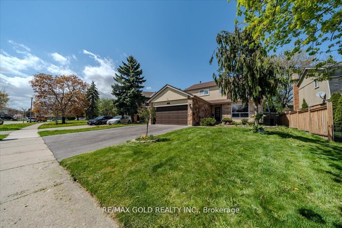 18 Markham Street, Brampton, ON, L6S 2X7 - 2