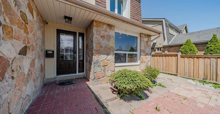 18 Markham Street, Brampton, ON, L6S 2X7 - 5