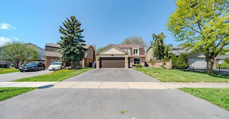 18 Markham Street, Brampton, ON, L6S 2X7